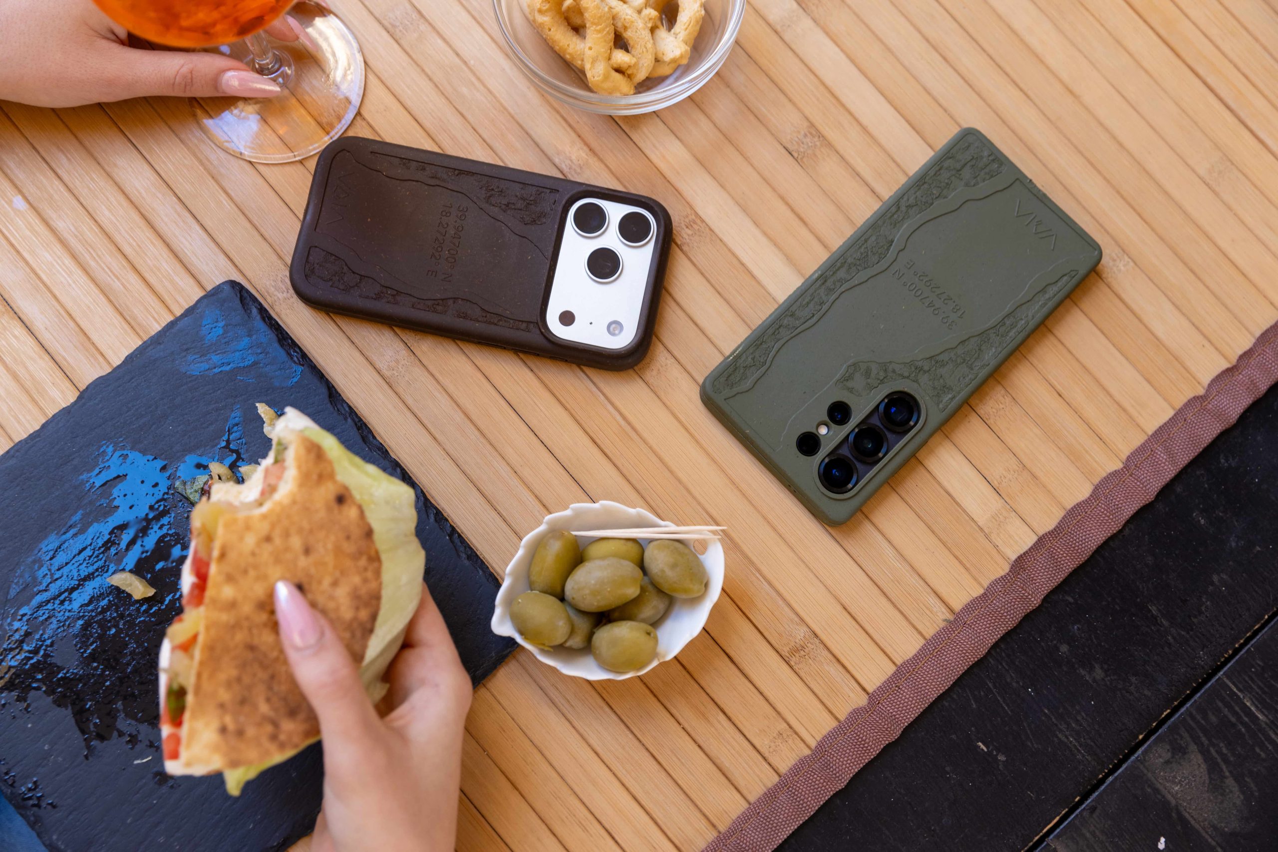 VAIA Cover – lifestyle Olive Matter