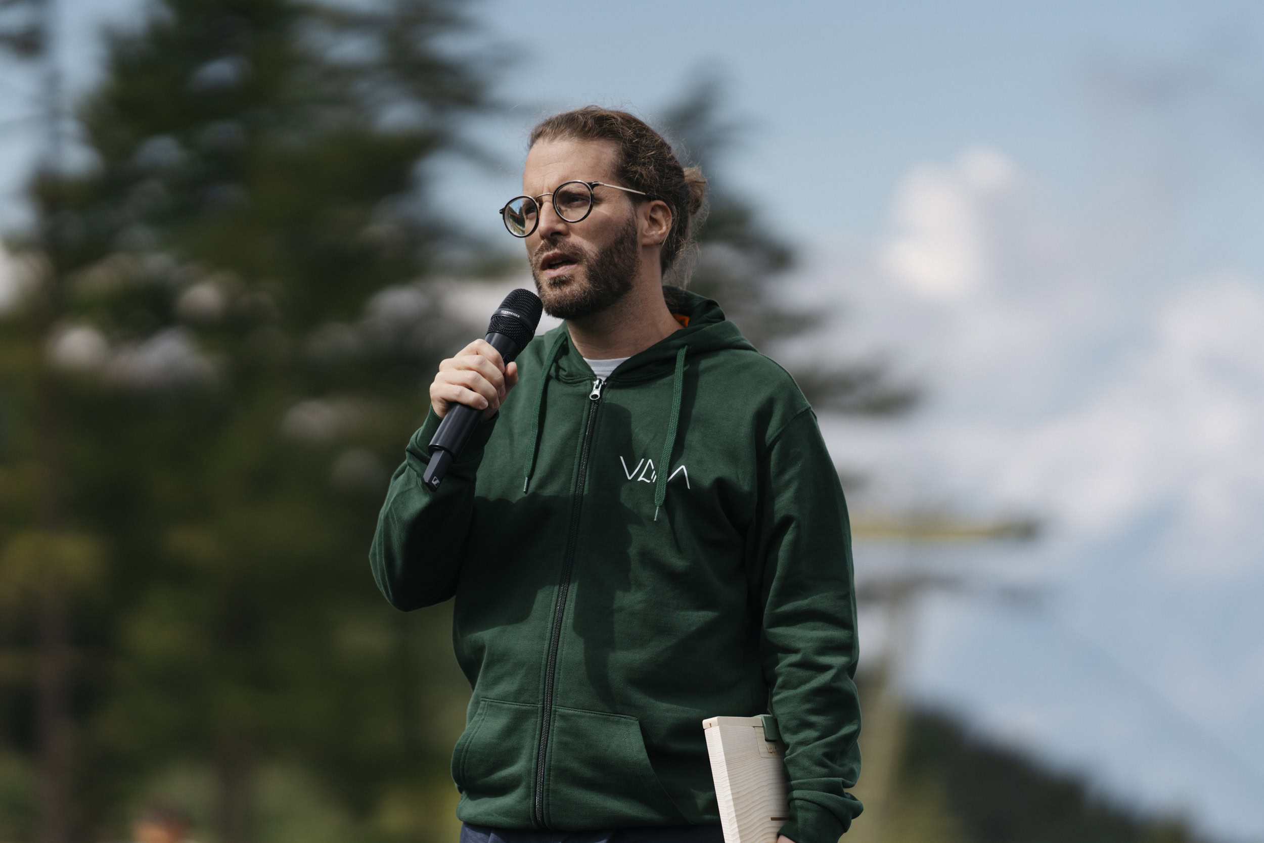 Photo Fondateur discours 2